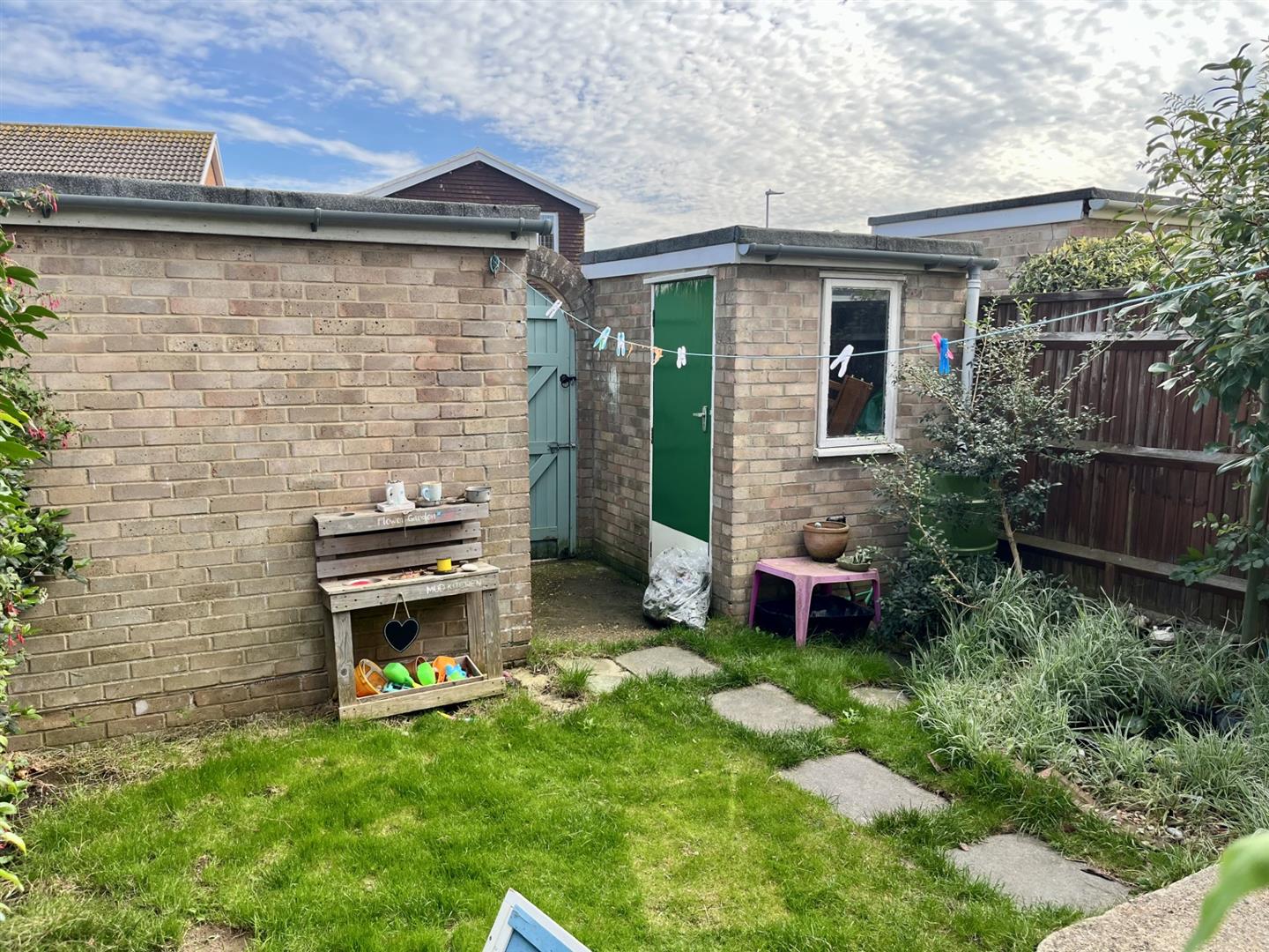 3 Bedroom House - Mid Terrace. Magnolia Walk in Eastbourne,  15